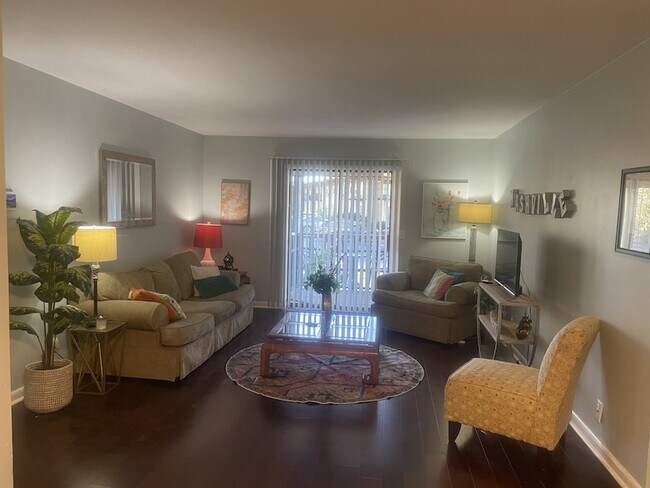 Building Photo - 555 N Dupont Ave