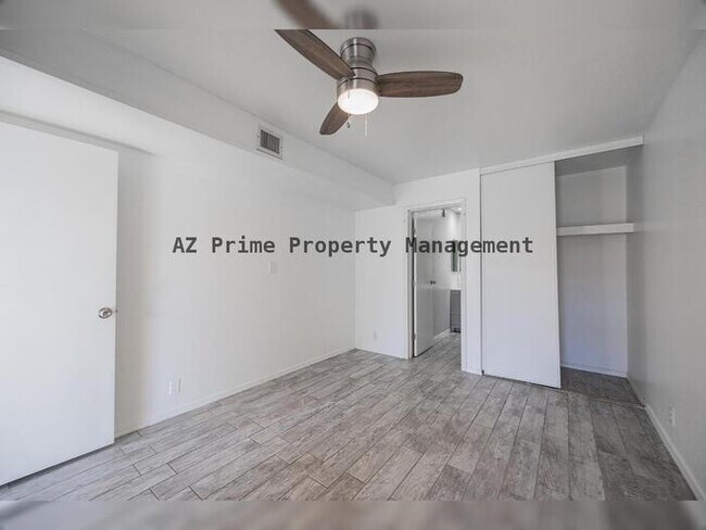 Building Photo - 6822 N 35th Ave