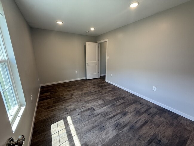 Building Photo - 211 Terrace Dr