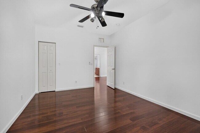 Building Photo - 9479 Sedgewood Dr
