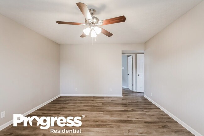 Building Photo - 10713 Creekside Woods Dr