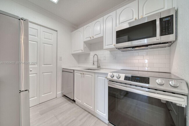 Building Photo - 10795 SW 108th Ave