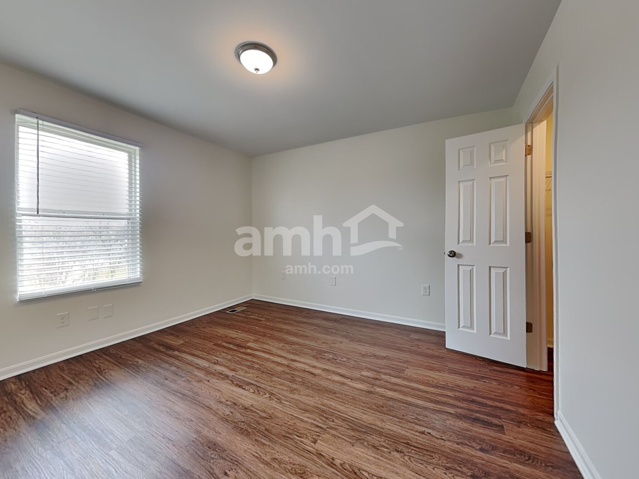 Building Photo - 2819 Coachlight Ln