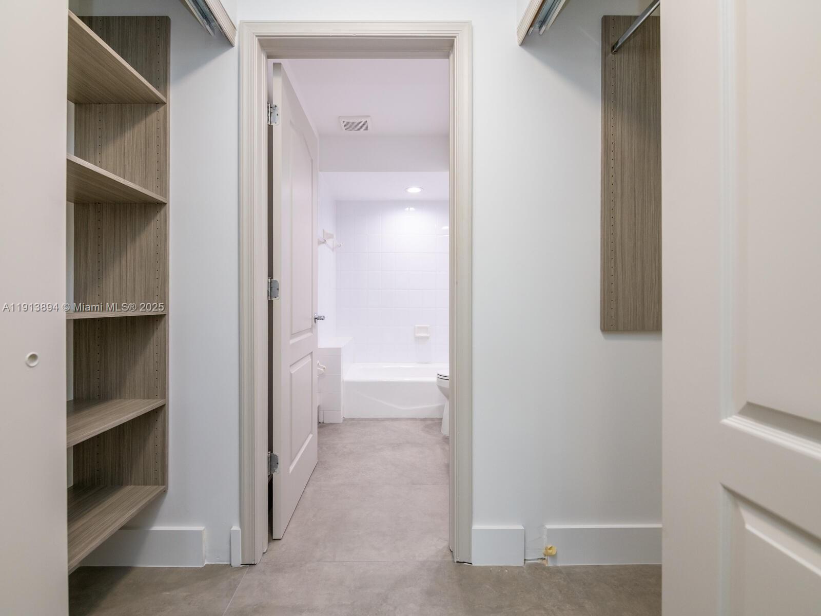 Building Photo - 20729 NE 32nd Ave