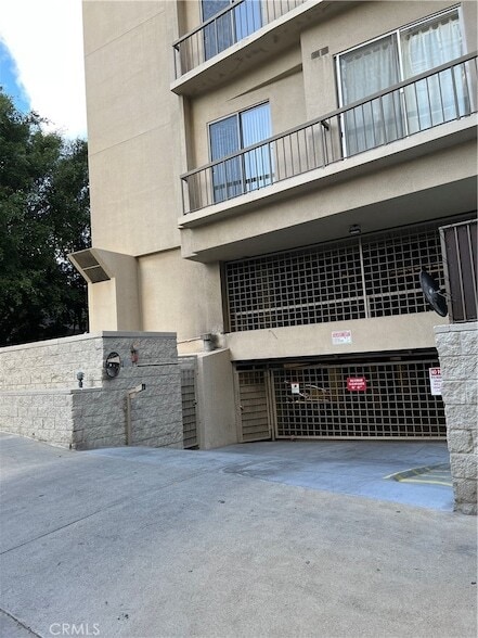 Building Photo - 10747 Wilshire Blvd