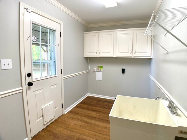 Building Photo - 2553 Emerald Ct