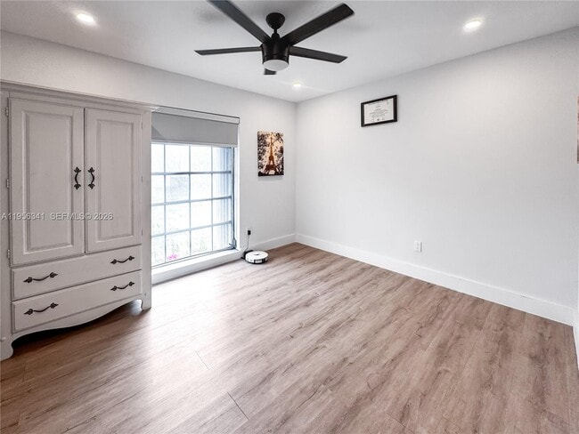 Building Photo - 19100 Bob-O-Link Dr