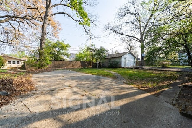 Building Photo - 1526 42nd St Ensley