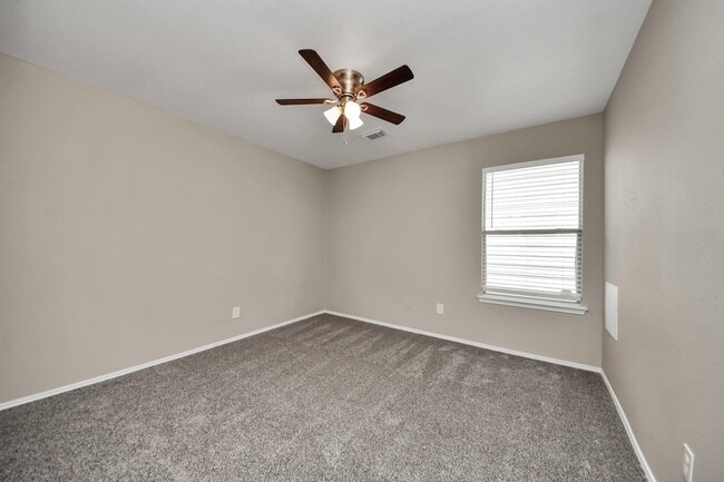 Building Photo - 826 Bandon Ln