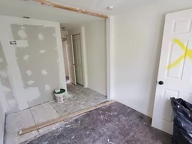 Building Photo - 3 Bedroom 1.5 Bath