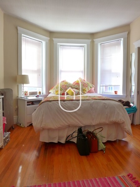 Primary Photo - 144 Strathmore Rd