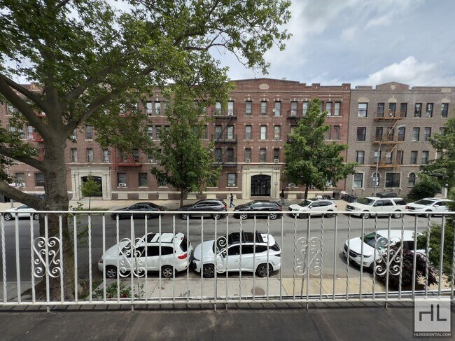 Building Photo - Beautifully Renovated 3-Bedroom with Priva...