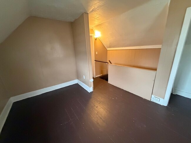 Building Photo - 607 Hazel-