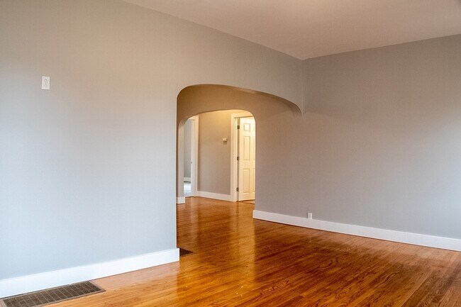 Building Photo - 1207 N Walnut St