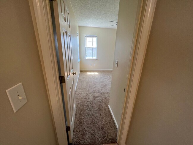 Building Photo - Charming 3 Bedroom, 2 Bath Home in Ogden!