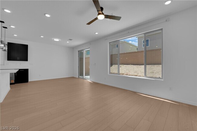 Building Photo - 10227 Estancia Hl St