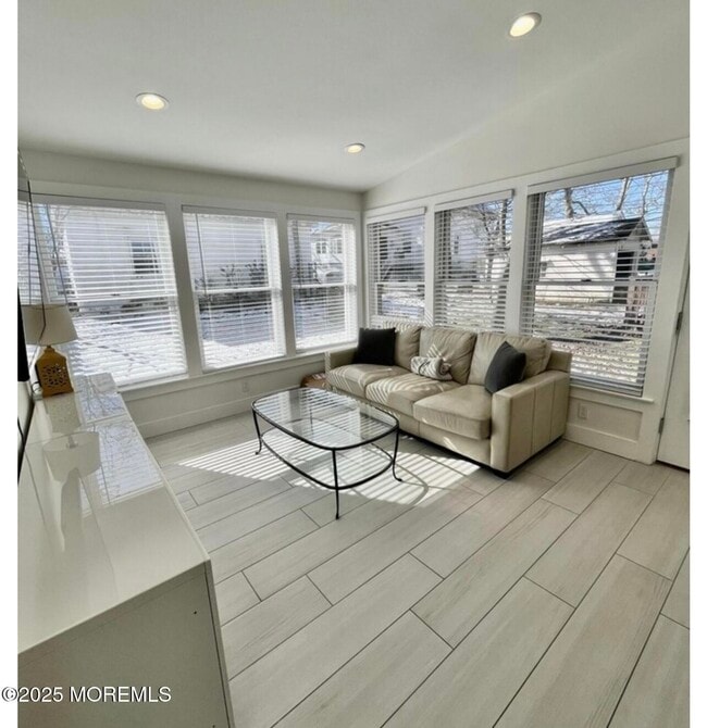 Building Photo - 76 Poplar Ave