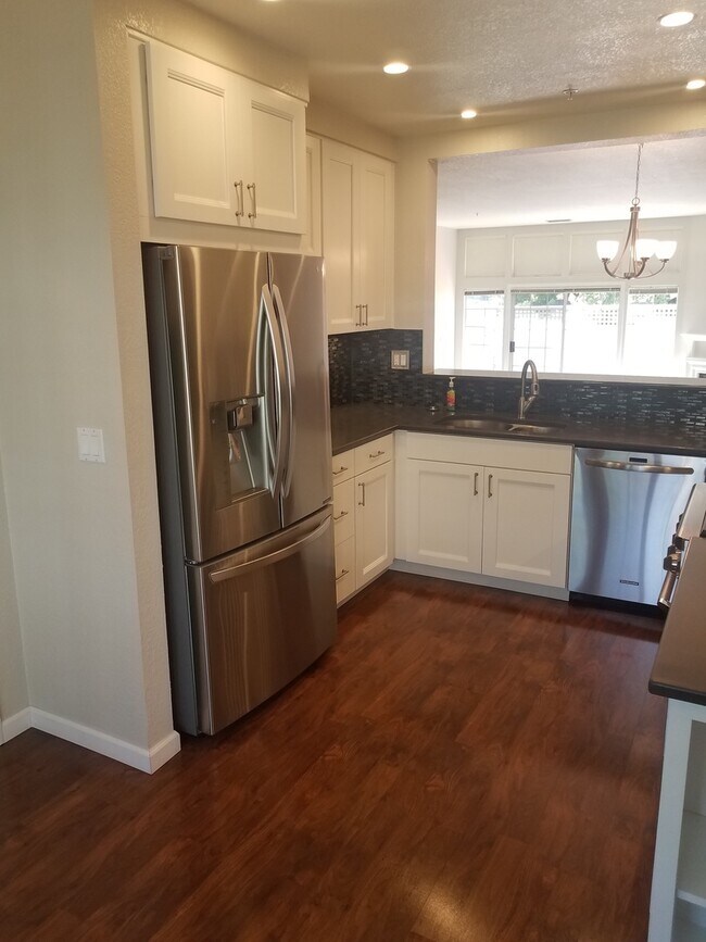 Building Photo - Highly Desirable Valley Club Circle Condo – Gated Napa Living