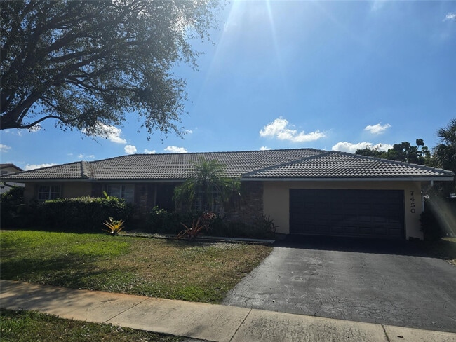 Building Photo - 7450 SW 15th St