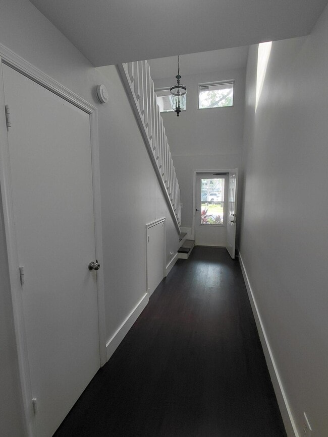 Building Photo - 2147 Discovery Cir W