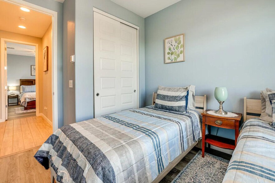 Building Photo - 417 E Emerald Dr