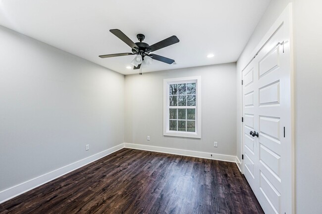 Building Photo - 809/811 Rodeo Lane