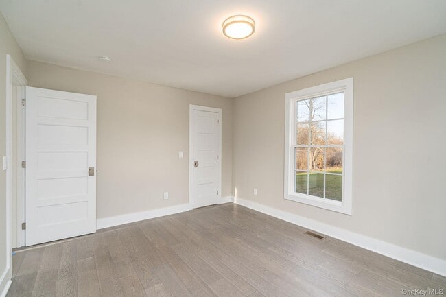 Building Photo - 970 Village Ln