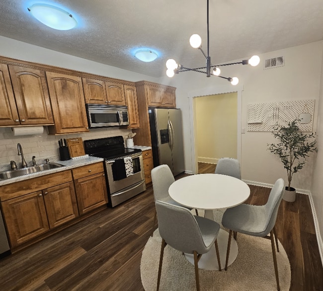 Building Photo - 2472 Overlook Rd