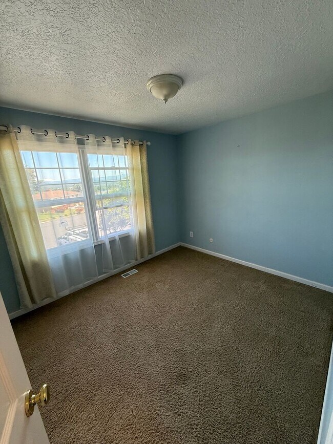 Building Photo - Entertainer’s Dream in NE Portland – Fully...