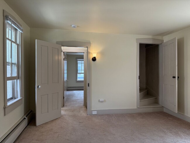 Building Photo - Spacious 3 bedroom 1 Bathroom Home in Manh...