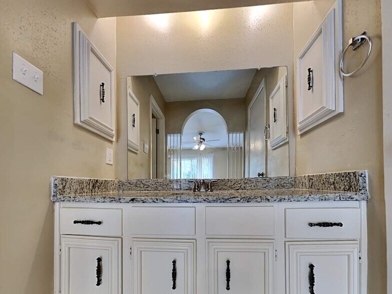 Primary Photo - 22606 Meadowgate Dr