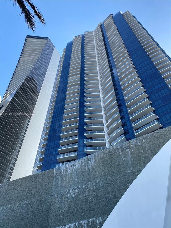 Building Photo - 17121 Collins Ave
