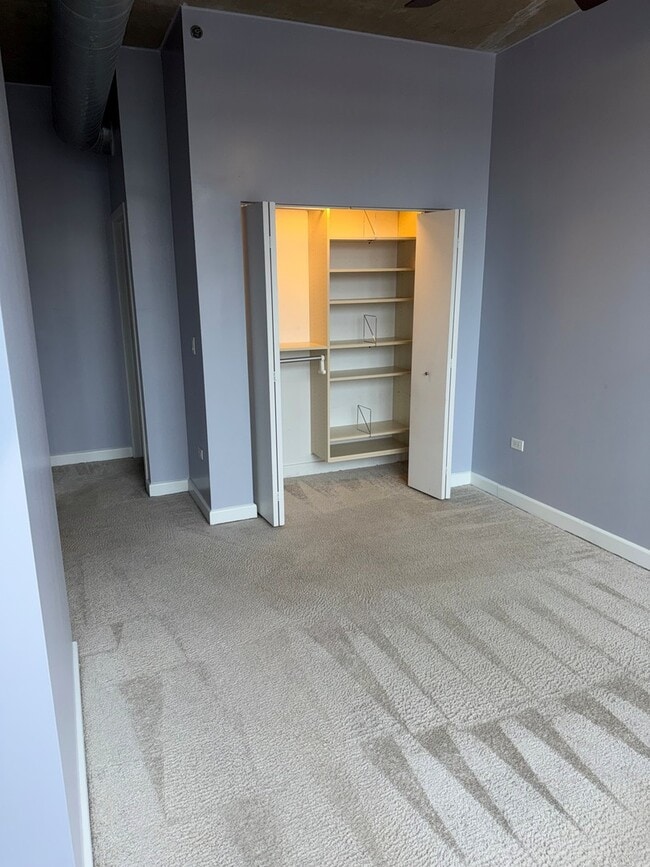 Building Photo - 1305 S Michigan Ave