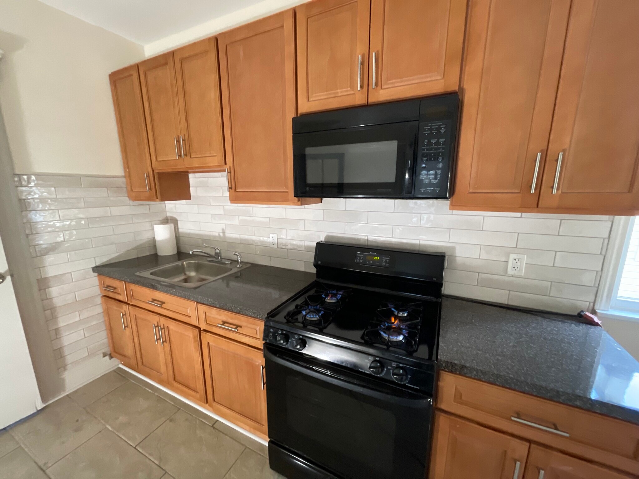 Building Photo - 653 Jefferson Ave