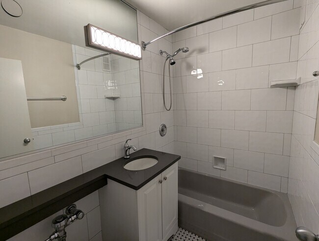 Building Photo - 30 E Elm St