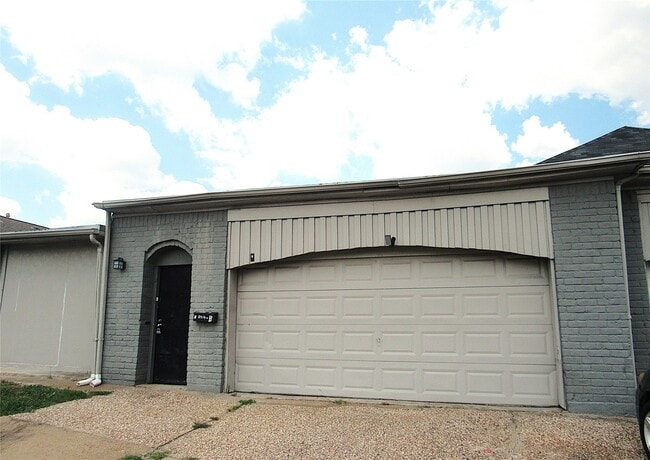 Primary Photo - 8414 Beechnut St