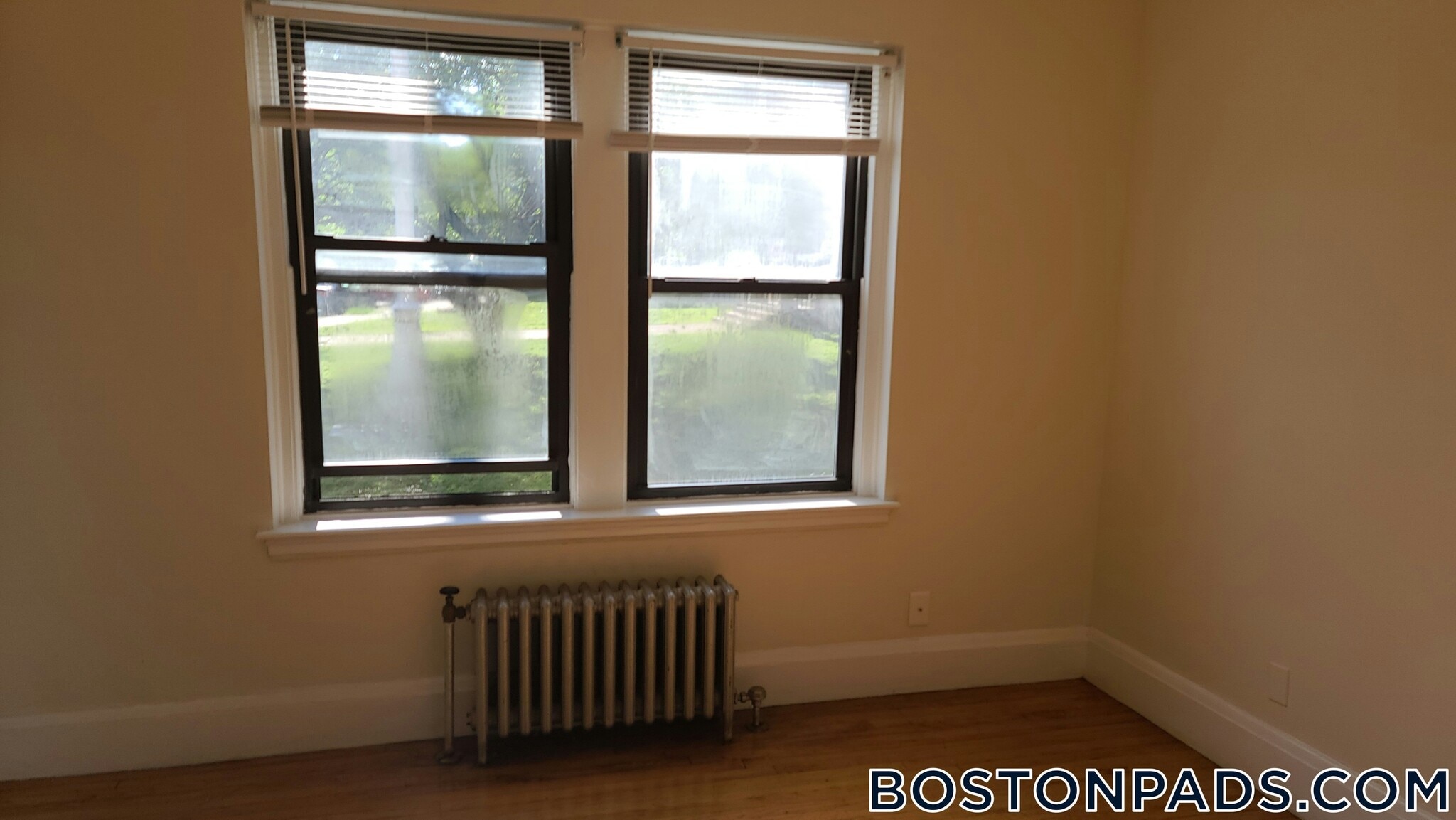 Building Photo - 349 Pleasant St