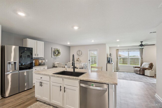 Building Photo - 5260 Peach Dr