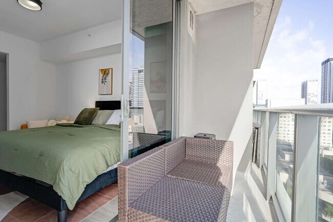 Building Photo - 404 NE 2nd Ave