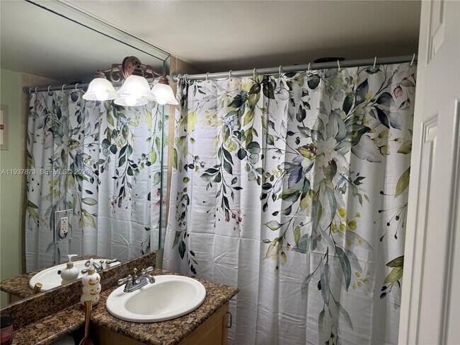 Building Photo - 924 SE 2nd St