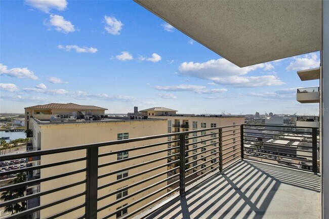 Building Photo - 1208 E Kennedy Blvd