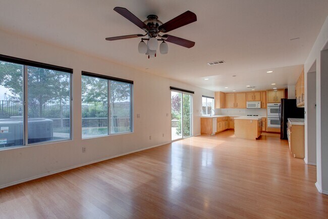 Building Photo - Beautiful 5 Bedroom Home (1 Downstairs) with VIEWS