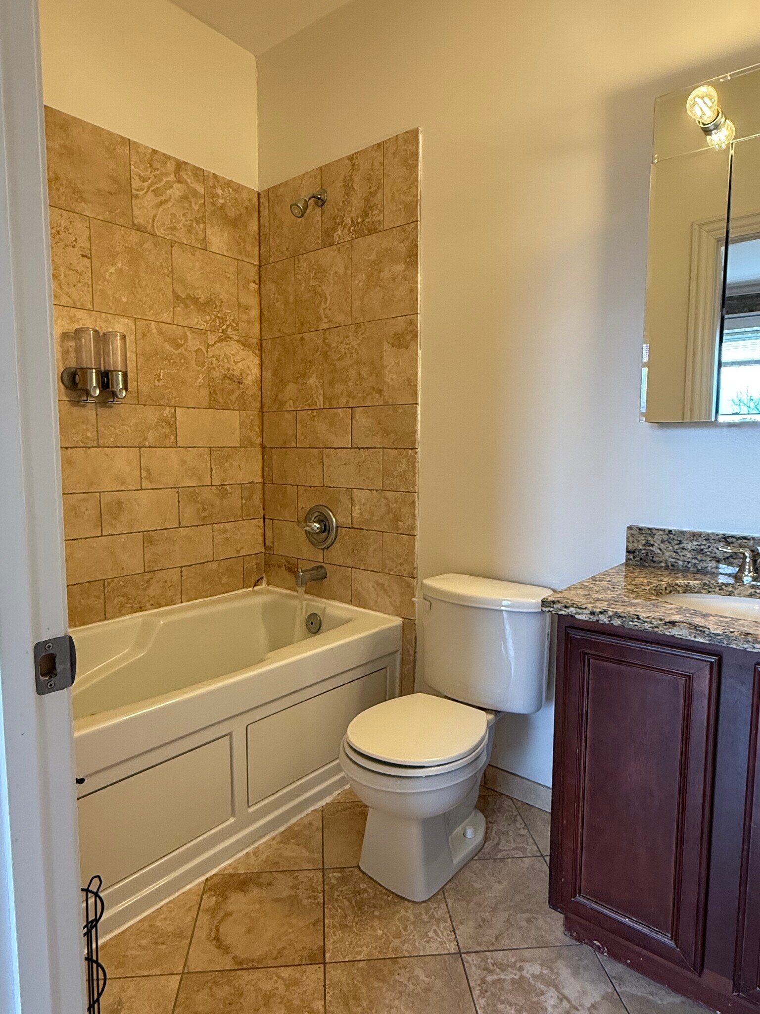2nd full bathroom - 6150 N Ravenswood Ave