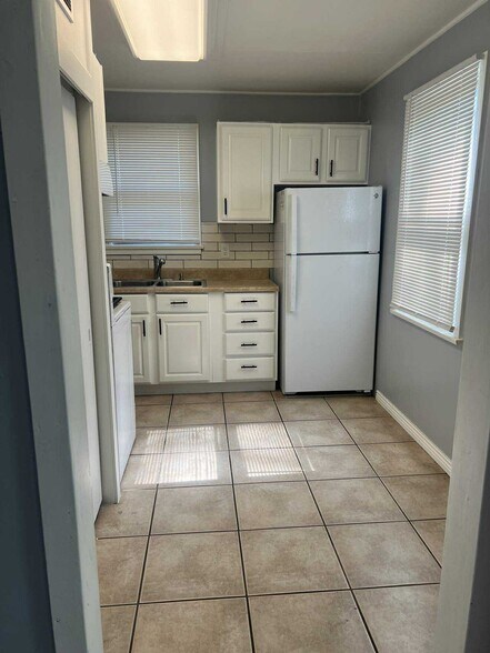 Building Photo - 3895 Quincy Ave