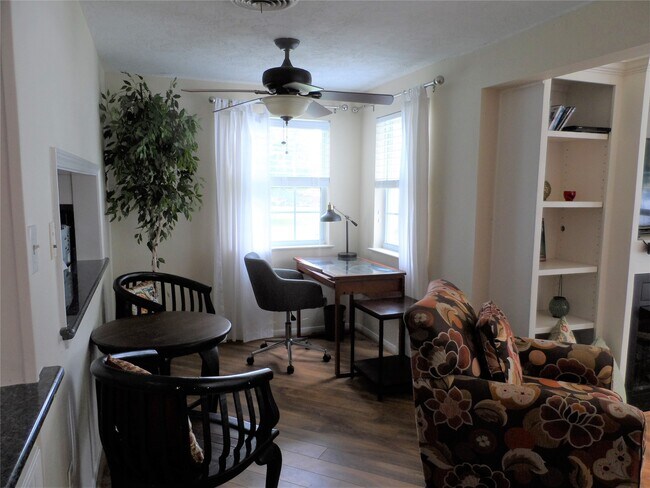 Building Photo - 13545 Northshore Loop