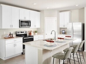 Building Photo - Spacious 3 Bedroom, 2 Bathroom Plus BONUS ...