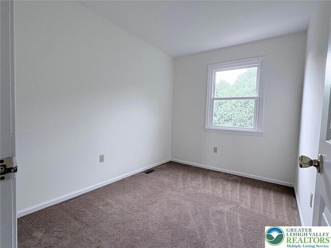Building Photo - 1217 N Nelson St