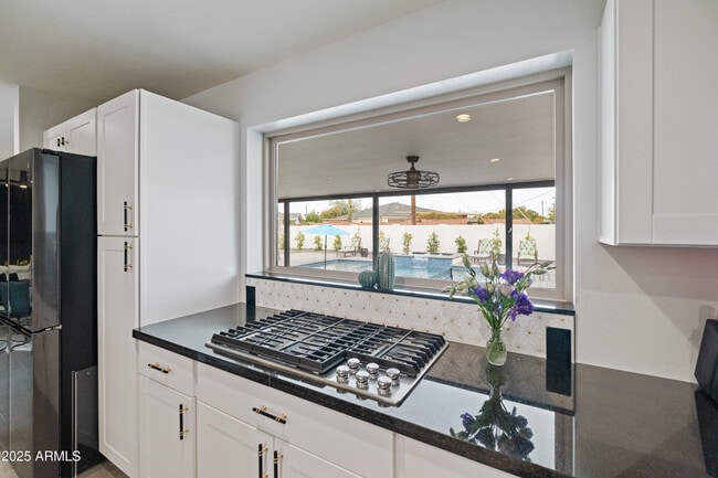 Building Photo - 2546 N 69th Pl