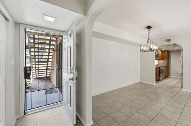 Building Photo - Prime Scottsdale Living | 2 Master Suites + Private Patio Retreat