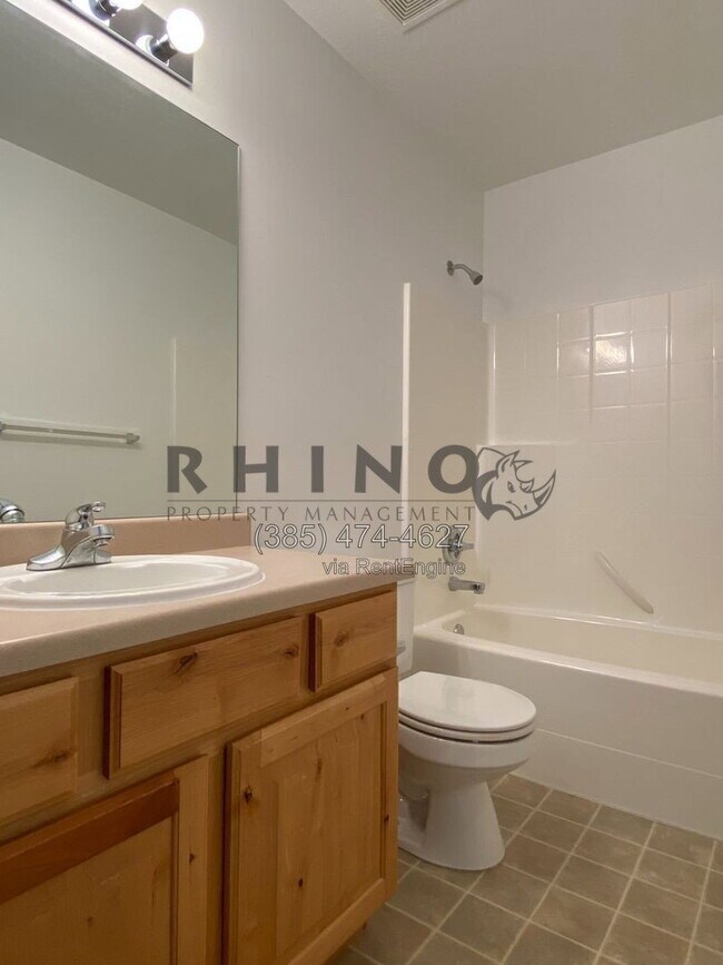Building Photo - 8 Duchesne Cir